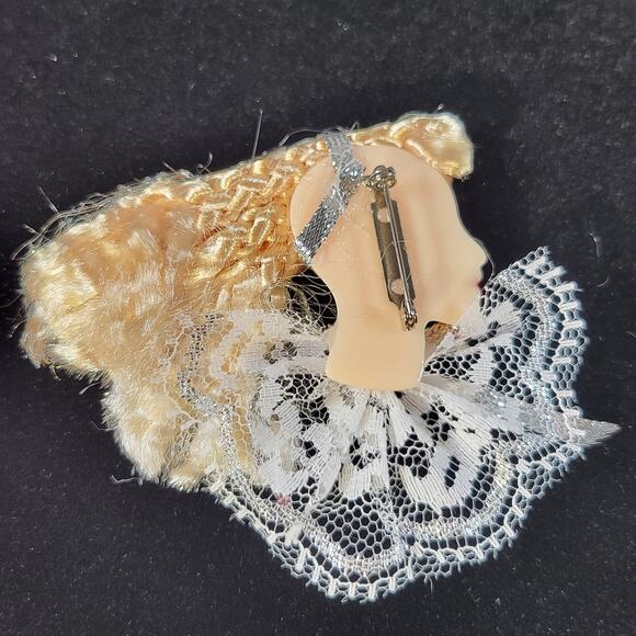 Glamour Lady Head Brooch Face  Lot of 2 Red White and Silver With Gift Boxes - Picture 8 of 15